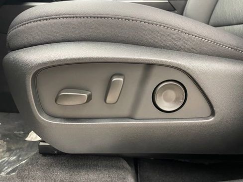 New 2026 Chevrolet Equinox LT w/ Convenience Package II image 9