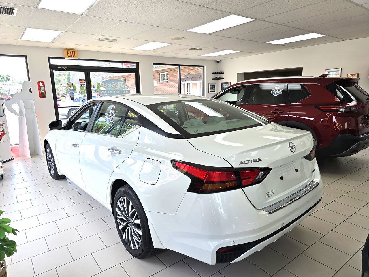 Used 2023 Nissan Altima 2.5 SV AWD/4WD image 10