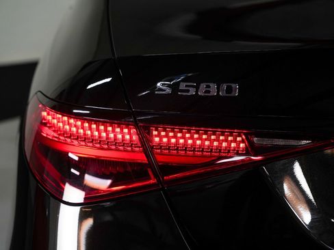 Used 2021 Mercedes-Benz S 580 4MATIC Sedan image 17