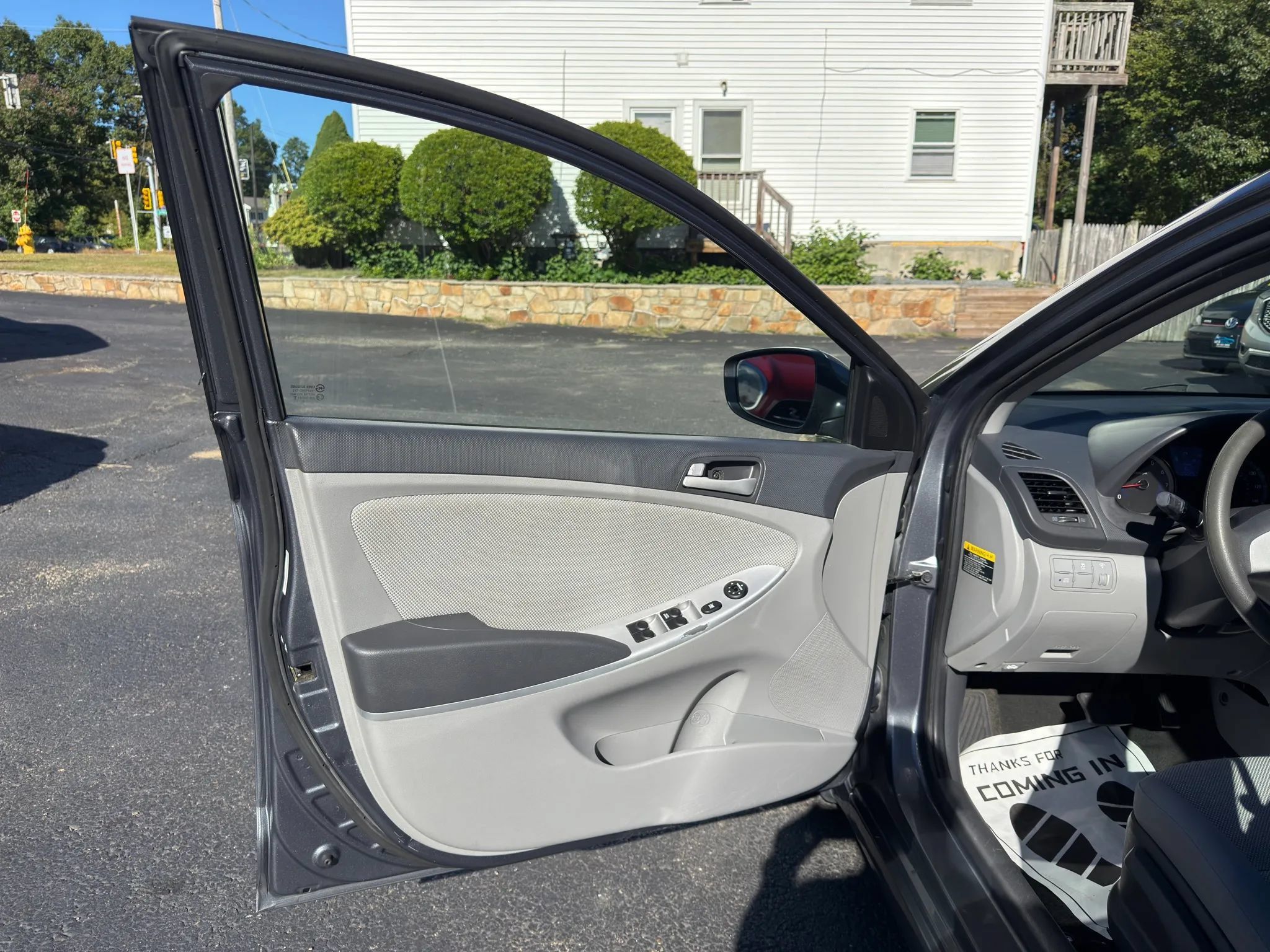 Used 2012 Hyundai Accent GLS FWD image 9