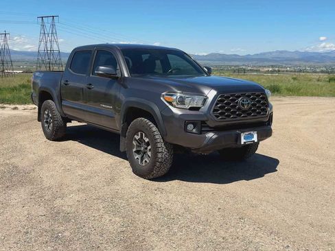 Used 2019 Toyota Tacoma TRD Off-Road AWD/4WD image 3