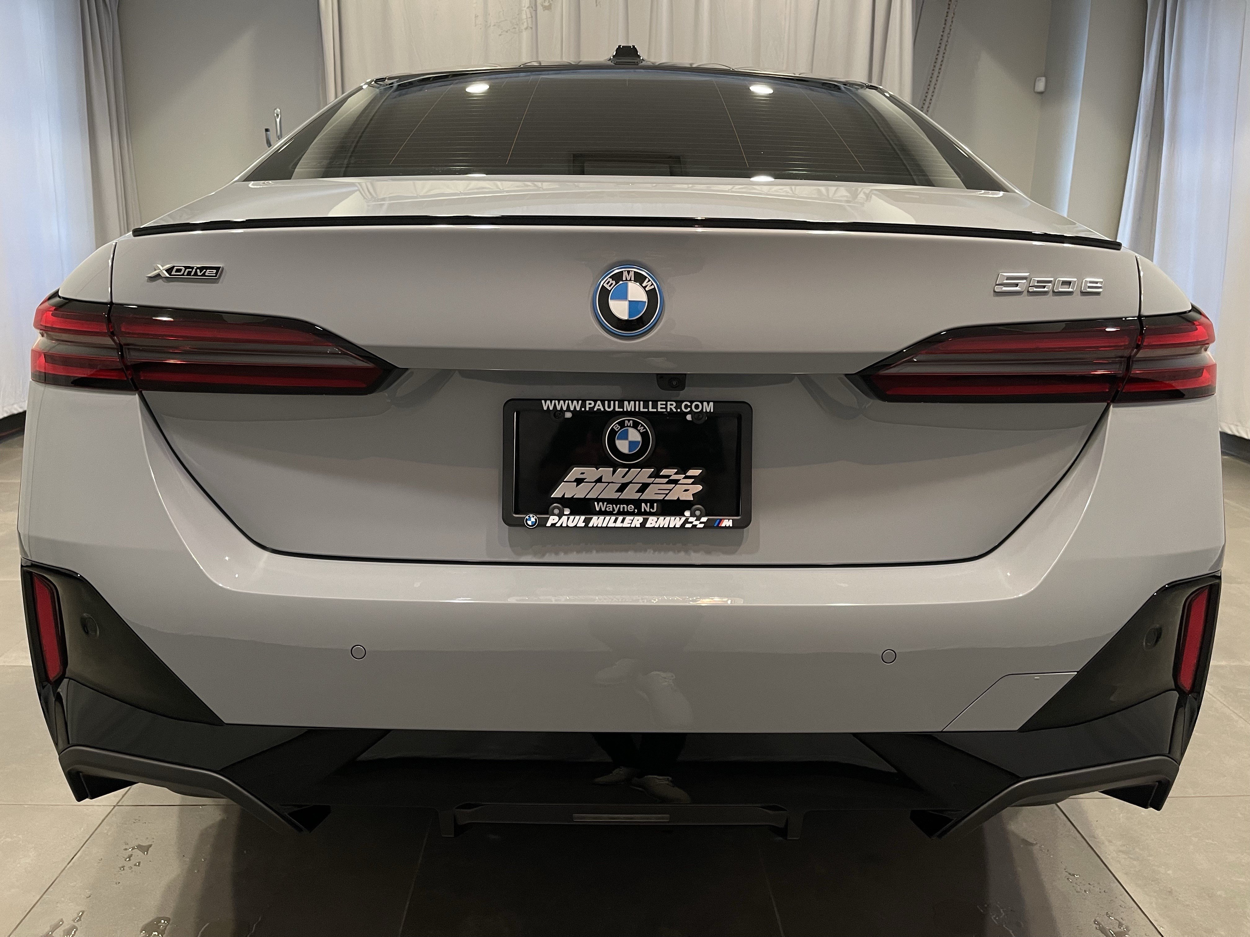 Used 2026 BMW 550e xDrive w/ Executive Package AWD/4WD image 5