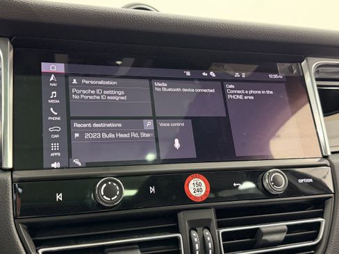Certified 2025 Porsche Macan AWD/4WD image 39