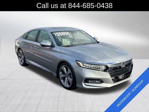 Used 2018 Honda Accord Touring image 3