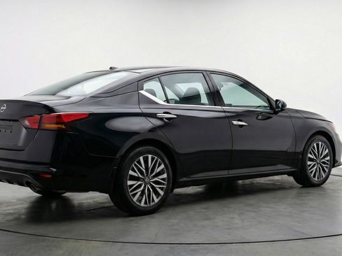 Used 2025 Nissan Altima 2.5 SV FWD image 7