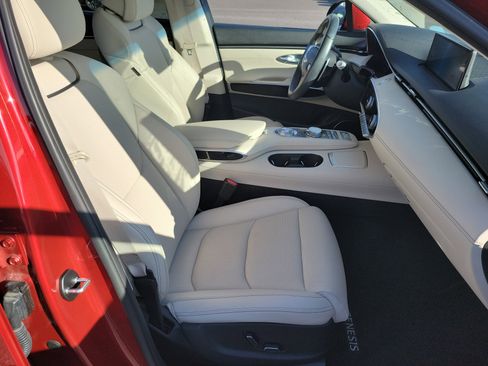 Certified 2023 Genesis GV70 2.5T image 15