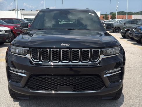 Used 2025 Jeep Grand Cherokee Limited AWD/4WD image 3
