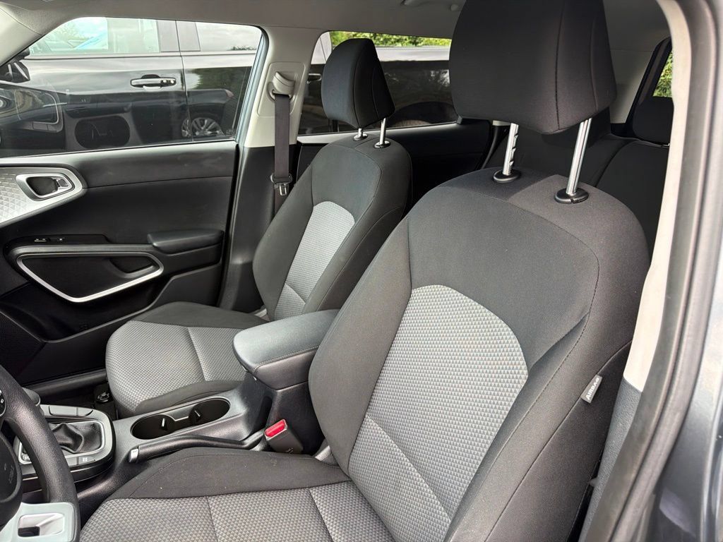 Used 2023 Kia Soul LX FWD image 18