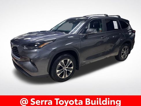 Certified 2024 Toyota Highlander XLE AWD/4WD image 1