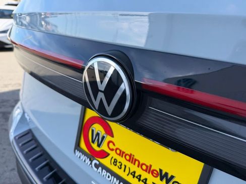 New 2026 Volkswagen Taos SE image 13