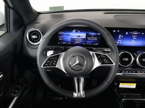 New 2026 Mercedes-Benz GLB 250 image 3