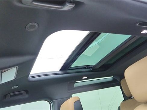 Used 2025 Land Rover Defender 90 X-Dynamic SE image 52