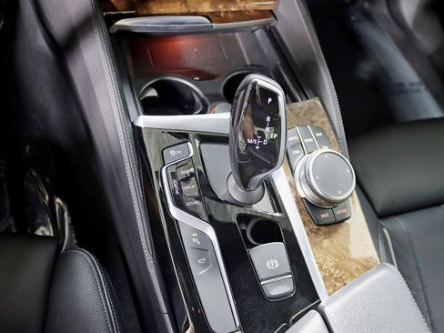 Used 2019 BMW M550i xDrive w/ Dynamic Handling Package image 29