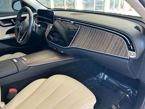 Used 2025 Mercedes-Benz E 350 4MATIC Sedan image 32