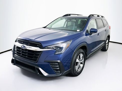 Used 2025 Subaru Ascent Premium image 3