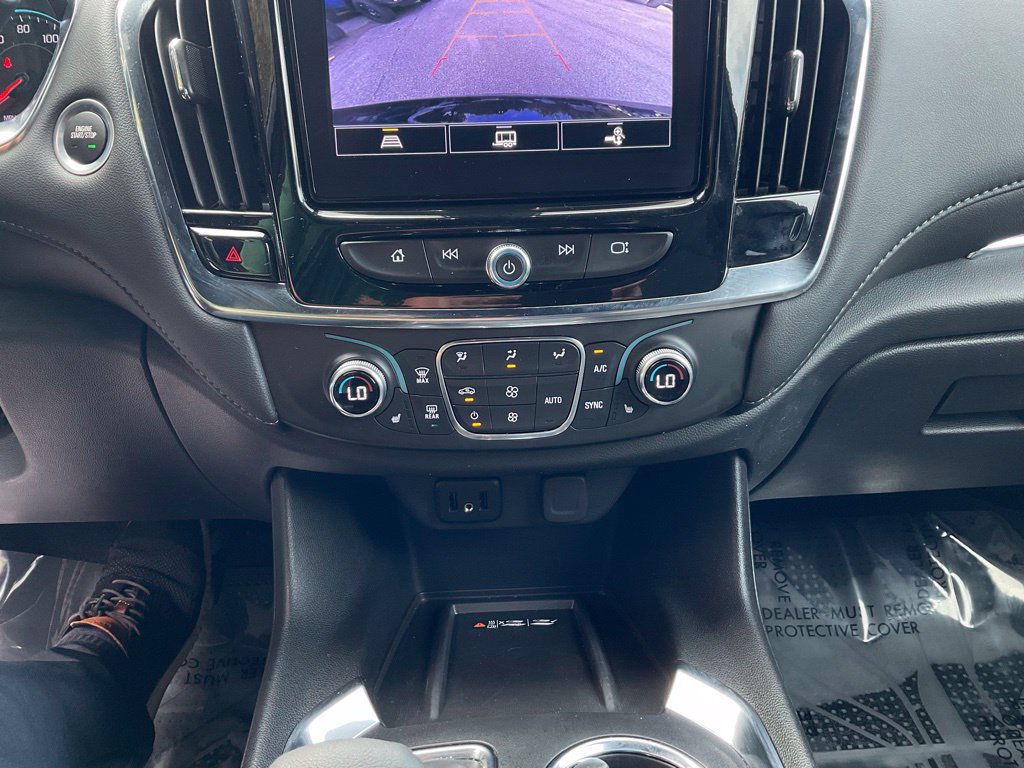 Used 2023 Chevrolet Traverse LT FWD image 19