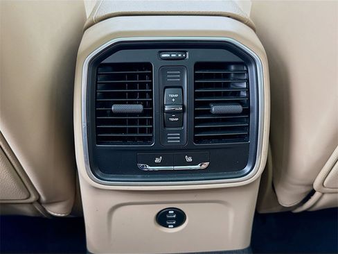 Used 2025 Porsche Macan image 27