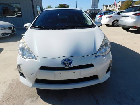 Used 2014 Toyota Prius C One image 2