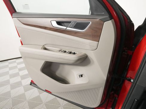 Used 2024 Volkswagen Atlas SE image 11