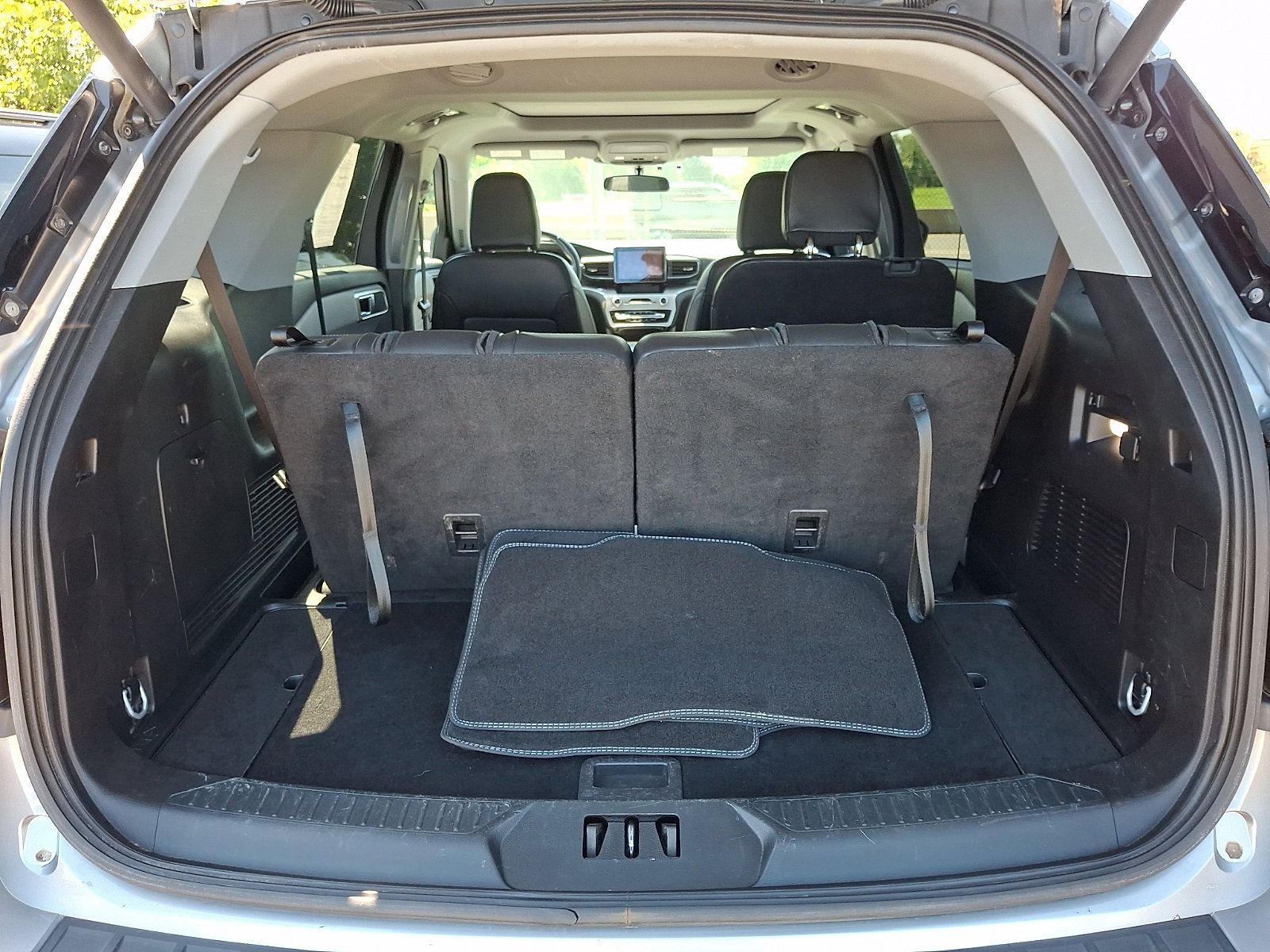 Used 2023 Ford Explorer XLT w/ Equipment Group 202A AWD/4WD image 55