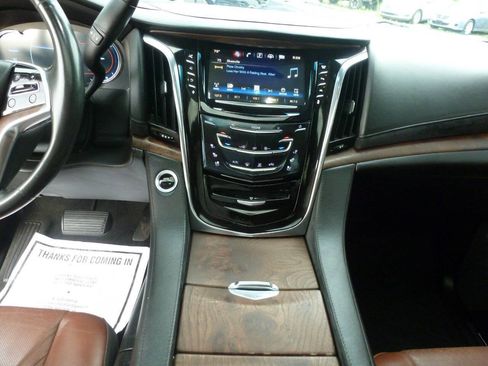 Used 2016 Cadillac Escalade Premium AWD/4WD image 32