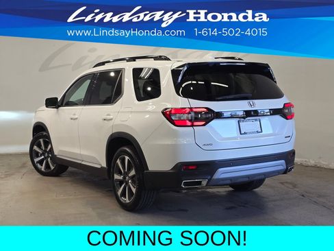 Used 2025 Honda Pilot Touring image 4