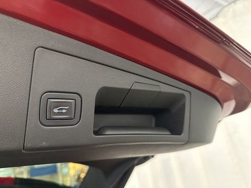 Used 2018 Cadillac XT5 Luxury w/ Driver Awareness Package image 35