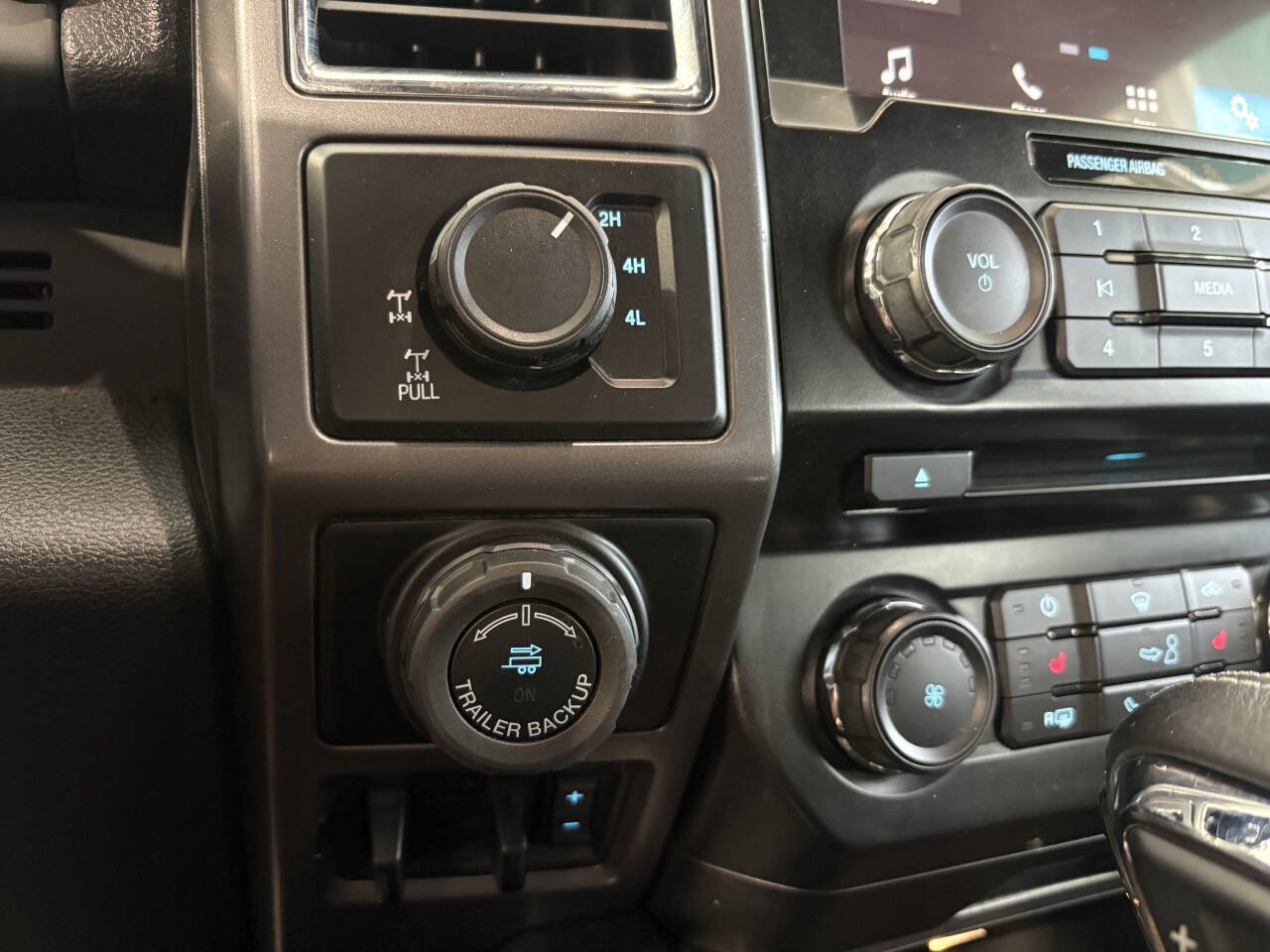 Used 2016 Ford F150 XLT w/ Equipment Group 302A Luxury AWD/4WD image 24