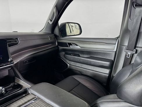 Used 2024 Jeep Wagoneer Series II AWD/4WD image 26