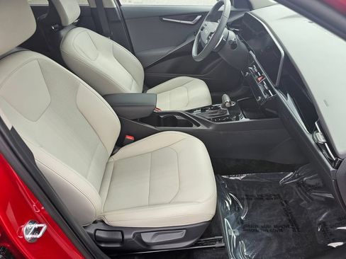 Used 2024 Kia Niro EX FWD image 11