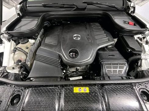 Used 2023 Mercedes-Benz GLS 450 4MATIC image 9