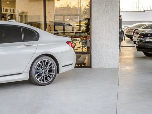 Used 2020 BMW 740i w/ M Sport Package image 53