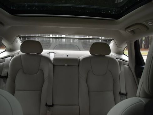 New 2024 Volvo S90 B6 Plus image 33