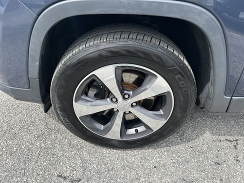 Certified 2019 Jeep Cherokee Limited AWD/4WD image 10