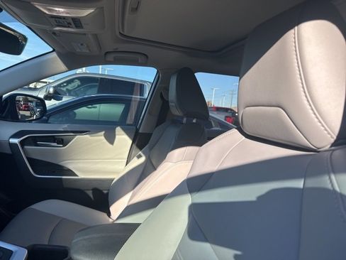 Used 2025 Toyota RAV4 XLE Premium image 6