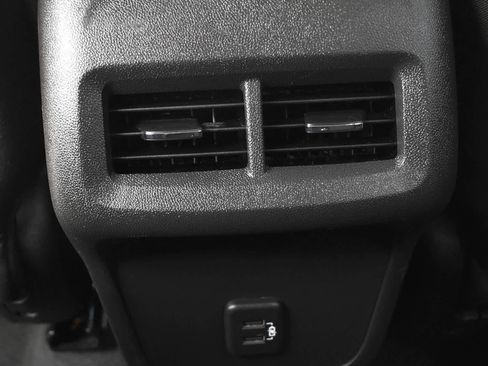 Used 2024 Chevrolet Equinox LT image 10