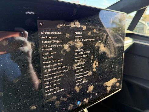 Used 2022 Tesla Model X image 18