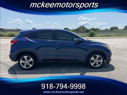 Used 2017 Honda HR-V EX image 1