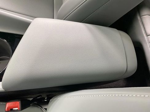 New 2025 Hyundai Elantra Limited image 21