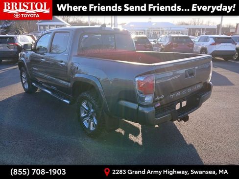 Used 2016 Toyota Tacoma Limited w/ Towing Package image 5