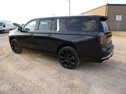 New 2026 Chevrolet Suburban High Country AWD/4WD image 6