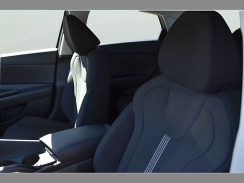 New 2026 Hyundai Elantra SE FWD image 25