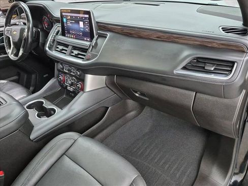 Used 2021 Chevrolet Suburban LT RWD image 22