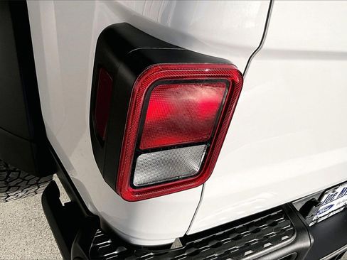 Used 2023 Jeep Gladiator Rubicon w/ Cold Weather Group image 29