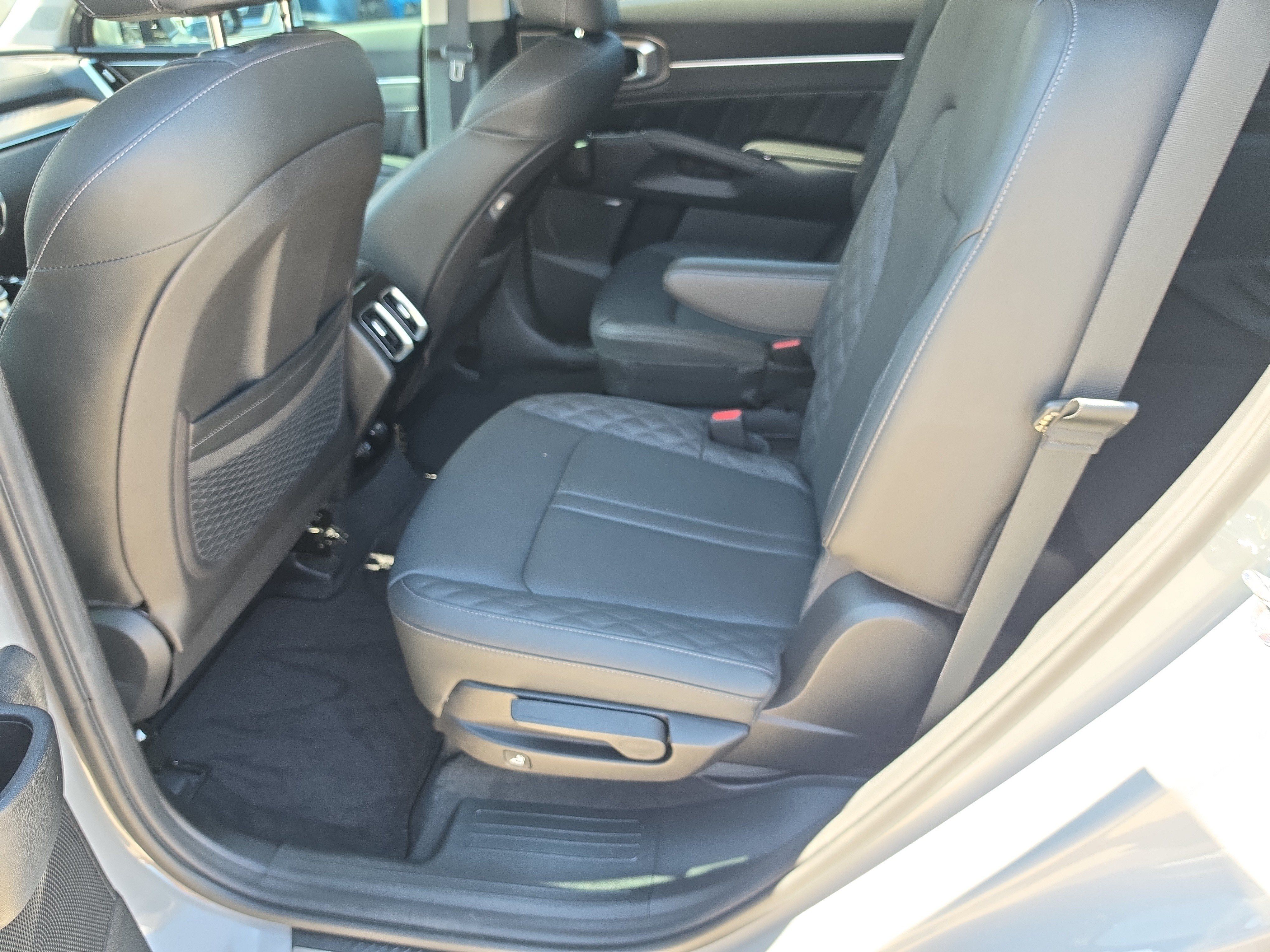 Certified 2022 Kia Sorento SX FWD image 17
