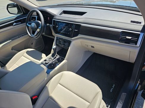 Certified 2023 Volkswagen Atlas SE w/ Panoramic Sunroof Package AWD/4WD image 15