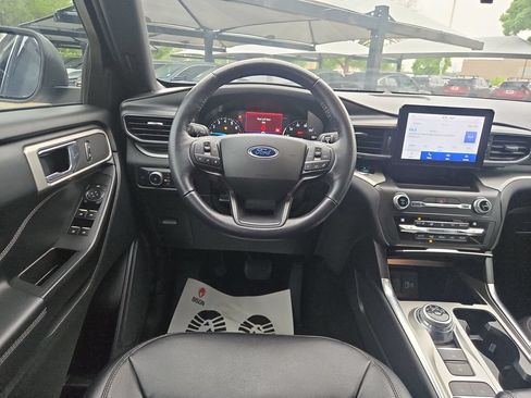 Used 2020 Ford Explorer XLT w/ Equipment Group 202A RWD image 13