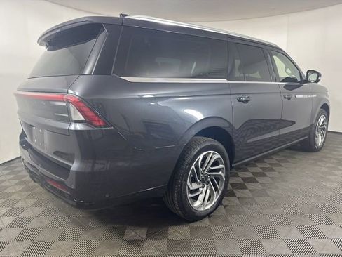 Used 2025 Lincoln Navigator L Reserve AWD/4WD image 3