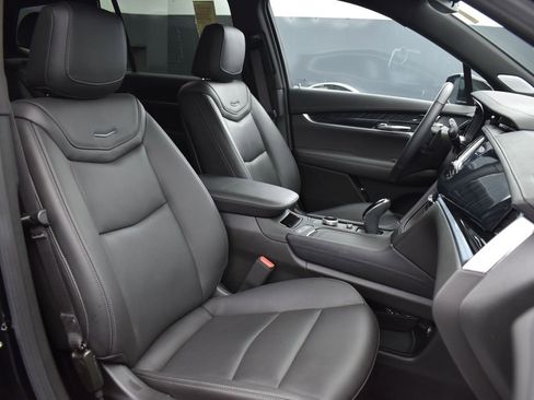 Certified 2024 Cadillac XT6 Premium Luxury w/ LPO, Floor Liner Package image 37