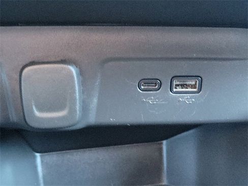 Used 2025 Chevrolet Trax LT w/ LT Convenience Package image 15